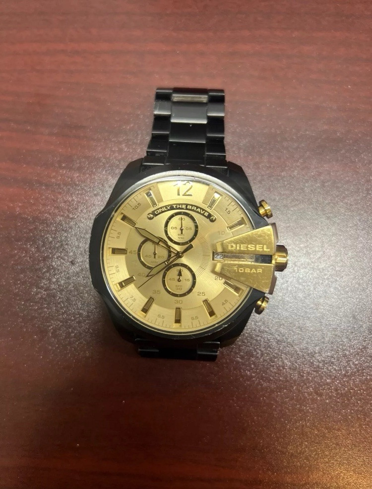 Diesel Mega Chief Chronograph DZ 4485 Model Men’s Black stainless Gold Dial