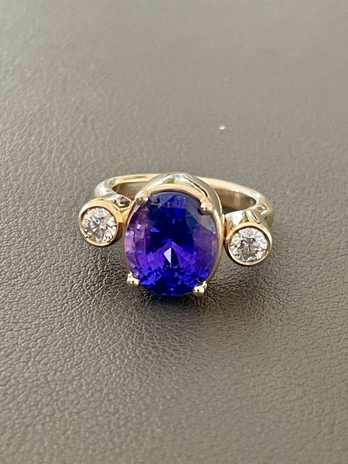 Gorgeous One Of A Kind 14k 5.5CTW Tanzanite and 0.50CTW Diamond Ring. S6 (X332)