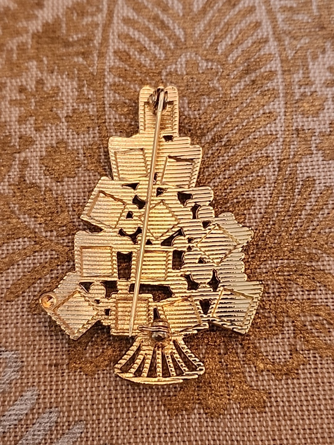 Holiday Lane Gold Tone Christmas Tree w/ Colorful Stones Brooch Pin 2.25″ x 1.75