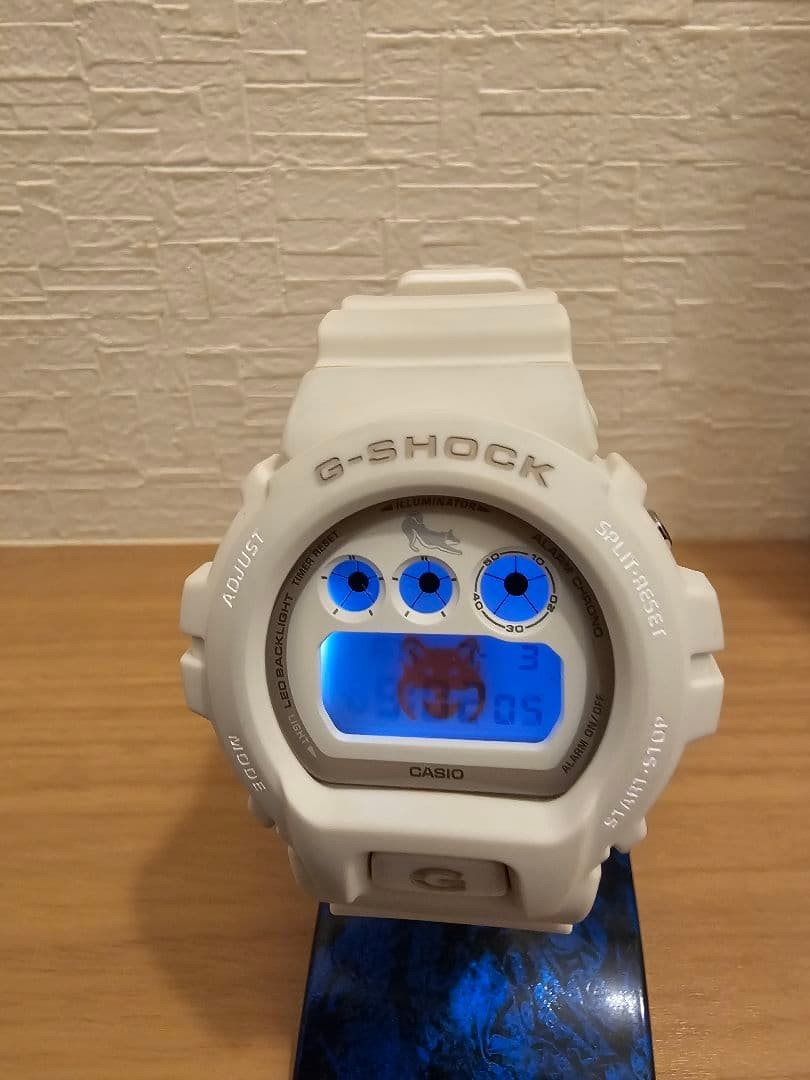 Casio G-Shock DW-6900SHB-7DR Shiba Inu Limited White Japan