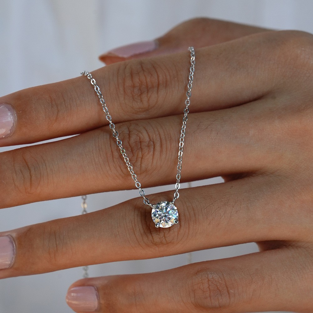 1CT/2CT Four-claw Women’s 925 Sterling Silver Moissanite Necklace