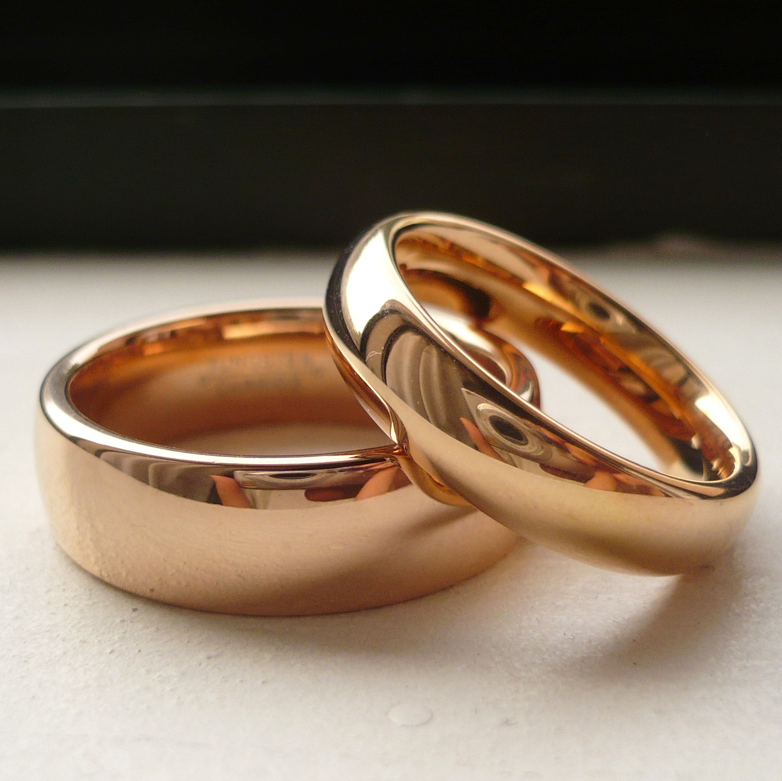 TUNGSTEN CARBIDE ROSE GOLD PLATED HIS & HER WEDDING BAND RING SET 7&5mm SZ 5-15