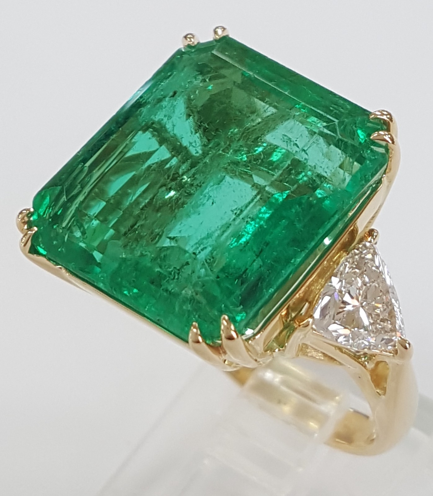 Colombian Minor Green Emerald Trillion Diamond 18k Gold Ring 14.85 ct Rtl $200K