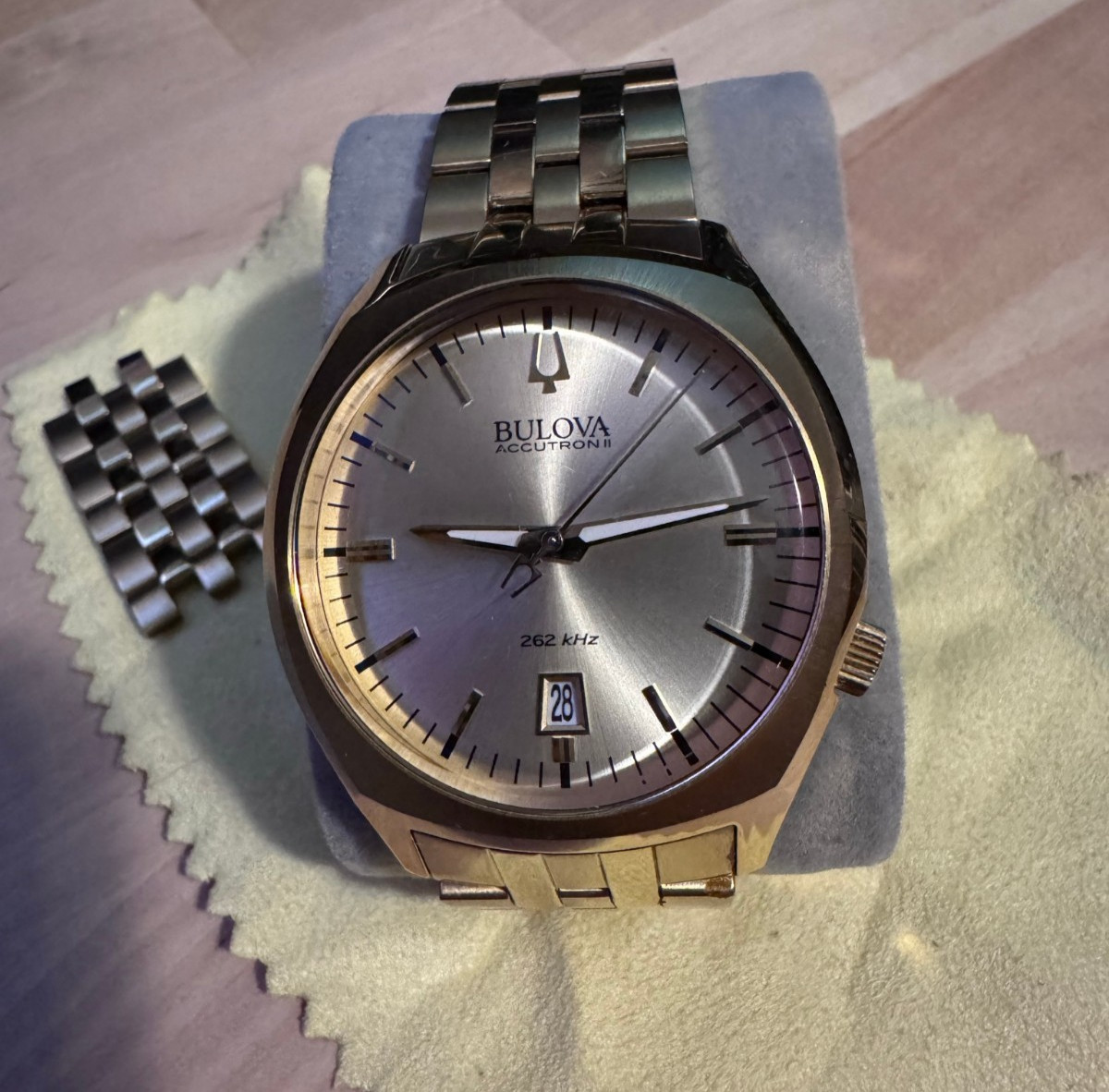 Bulova Accutron II Men’s Gold-Tone Analog Wristwatch (262 kHz) Date Indicator