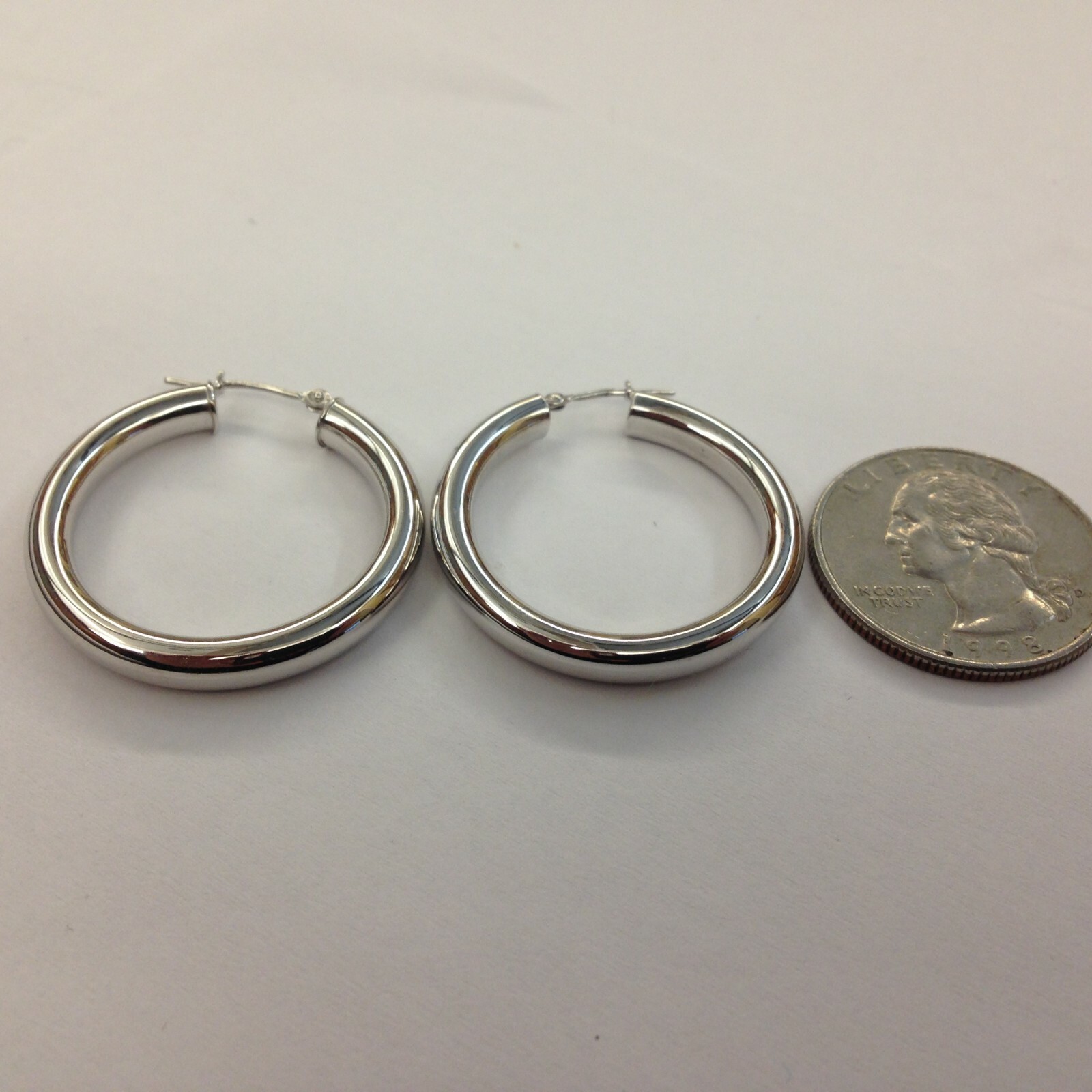 10k White Gold 2mm x 30mm Round Shiny Lite Tube Hinged Hoop Earrings 1.3 Gr