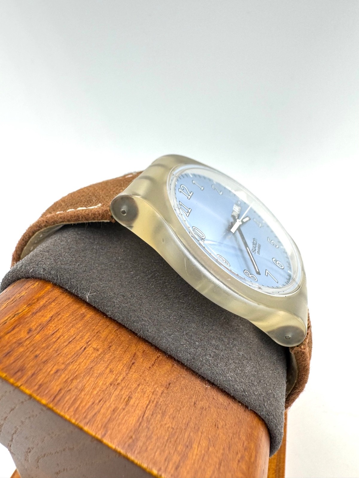 swatch 37mm Unisex Quartz Watch New Battery working f2886