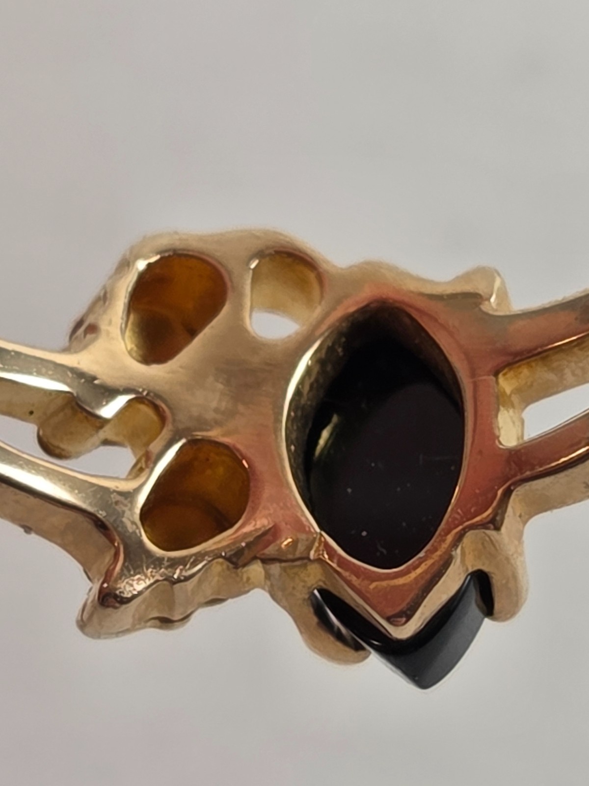 Landstrom’s 10K Black Hills Gold Oval Black Onyx Ring, sz 6.75 – New (2287)