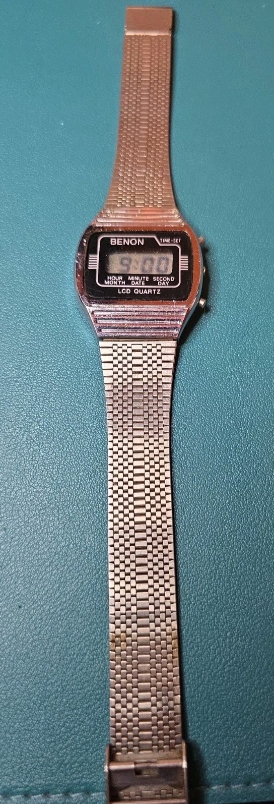 Benon Digital LCD Quartz
