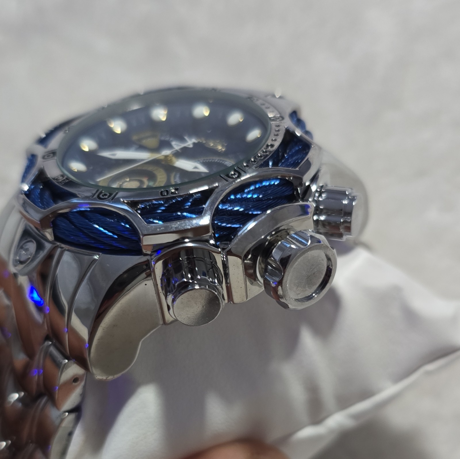 Invicta men’s watch, blue dial and silver bracelet. Not original but very nice s