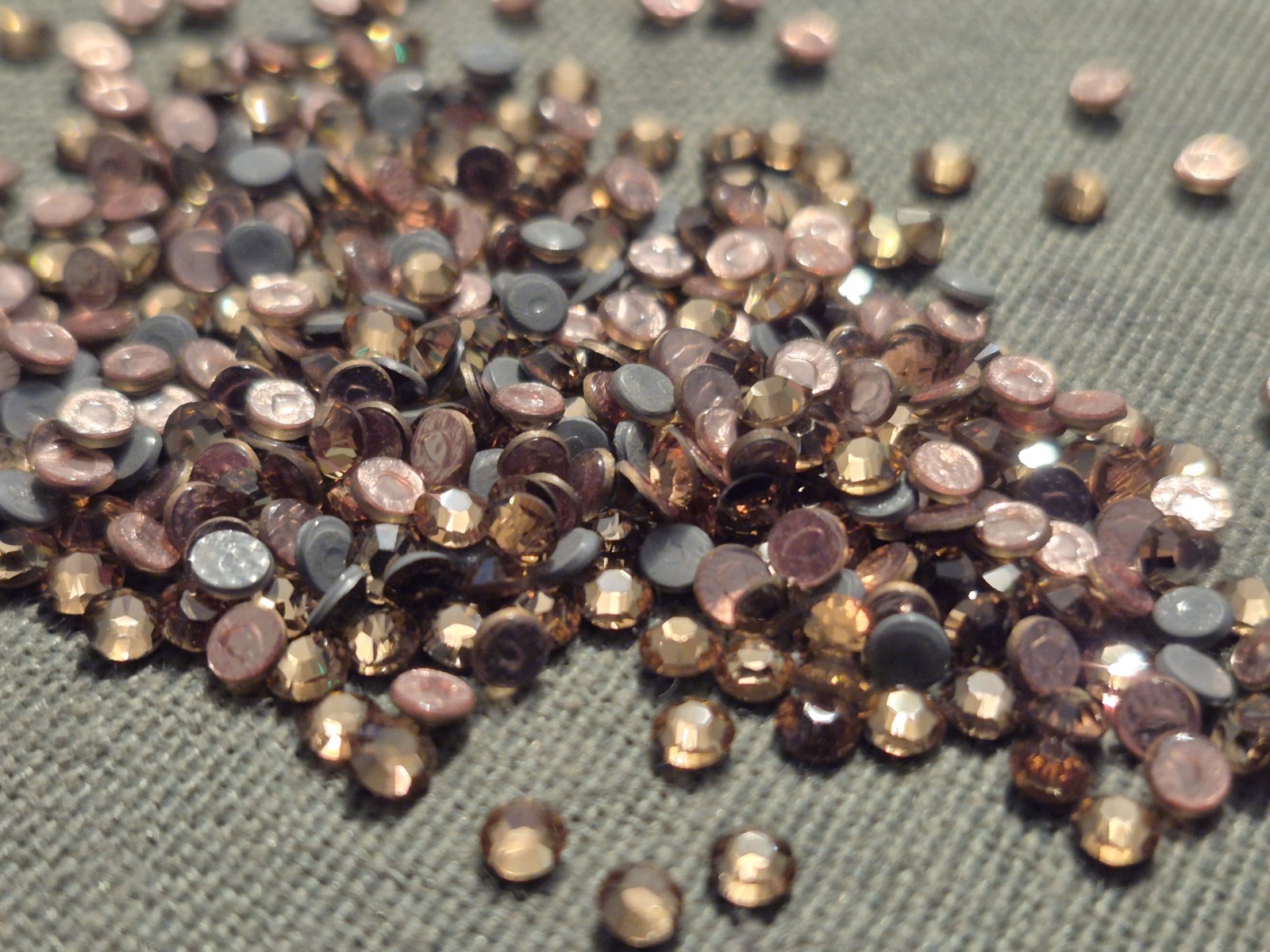 720 pcs SWAROVSKI Light Colorado Topaz HOTFIX 10ss 3mm 2028/2038 mix