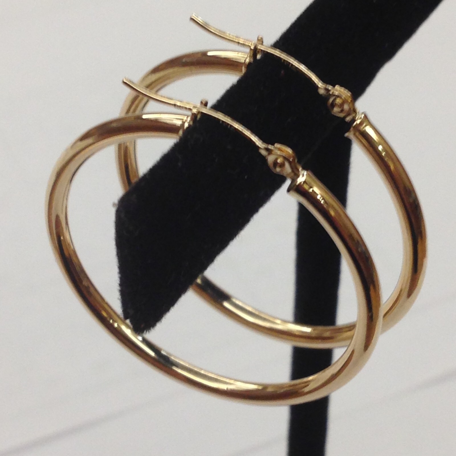 Fashion 10k Yellow Gold 2.0mm x 30mm Round Shiny Runway Tube Hoop Earrings