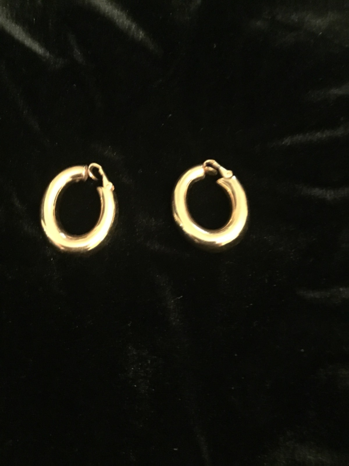 Napier vintage gold tone clip on earrings