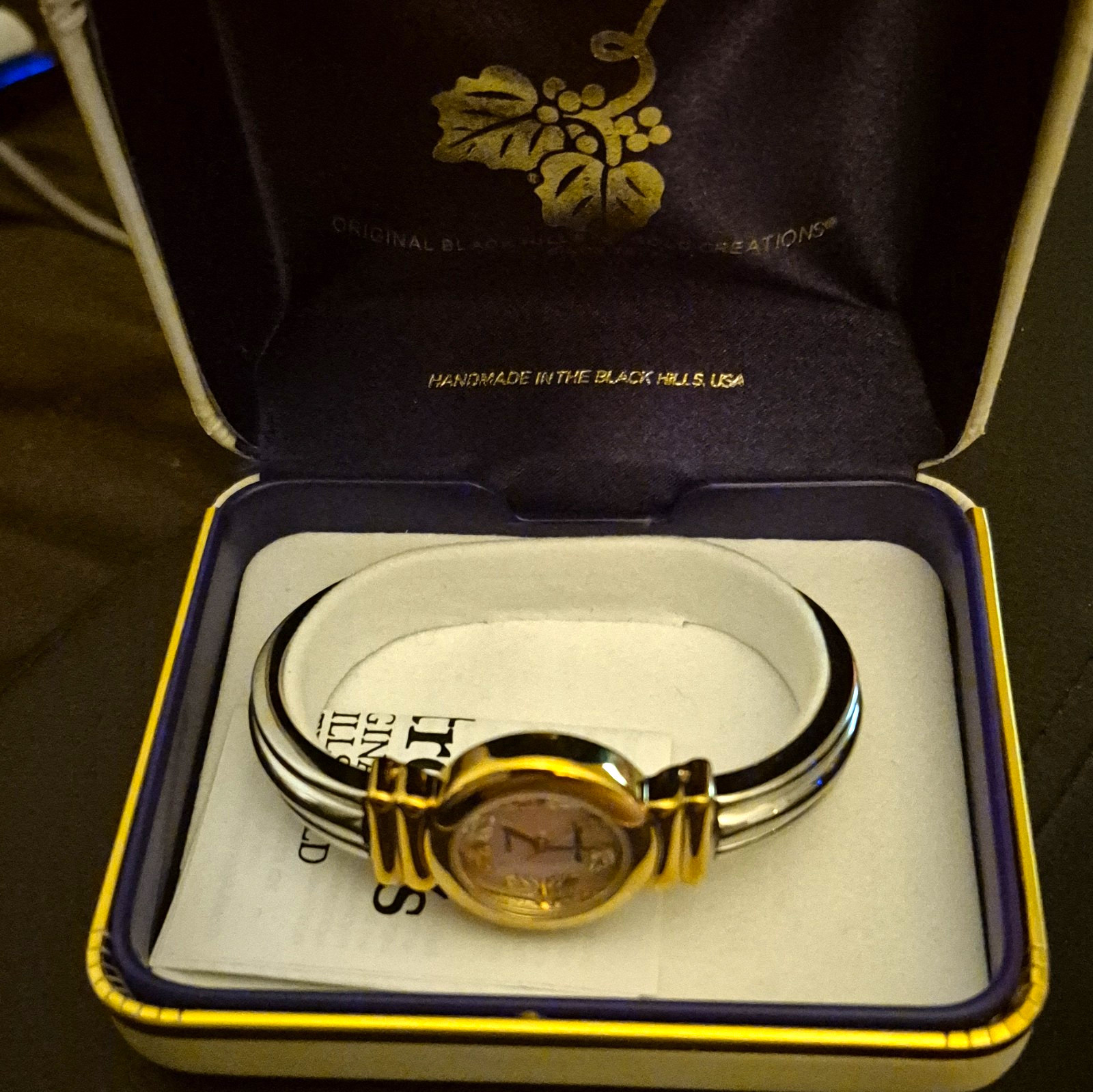 Black Hills Gold Women’s Quartz Bangle Wristwatch Leaf Theme Round Dial w/ Box