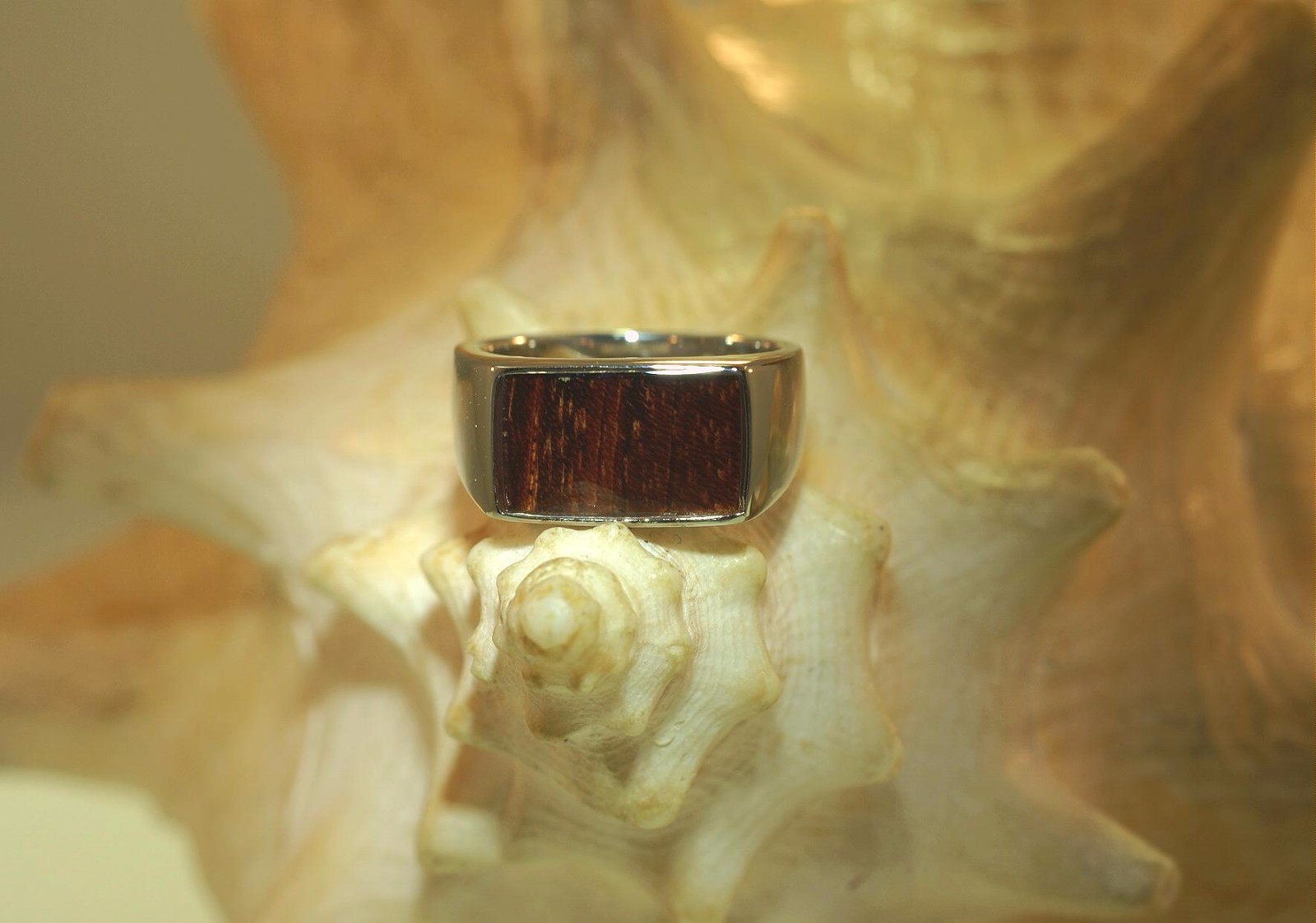 9.5MM TUNGSTEN CARBIDE INLAID RECTANGLE HAWAIIAN ACACIA KOA WOOD CIGAR BAND RING