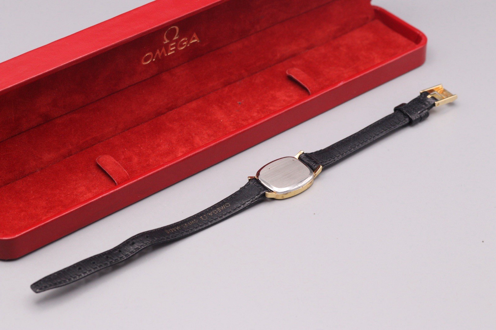 [NEAR MINT w/ Box] OMEGA De Ville White Dial Gold Quartz 19mm Ladies Watch