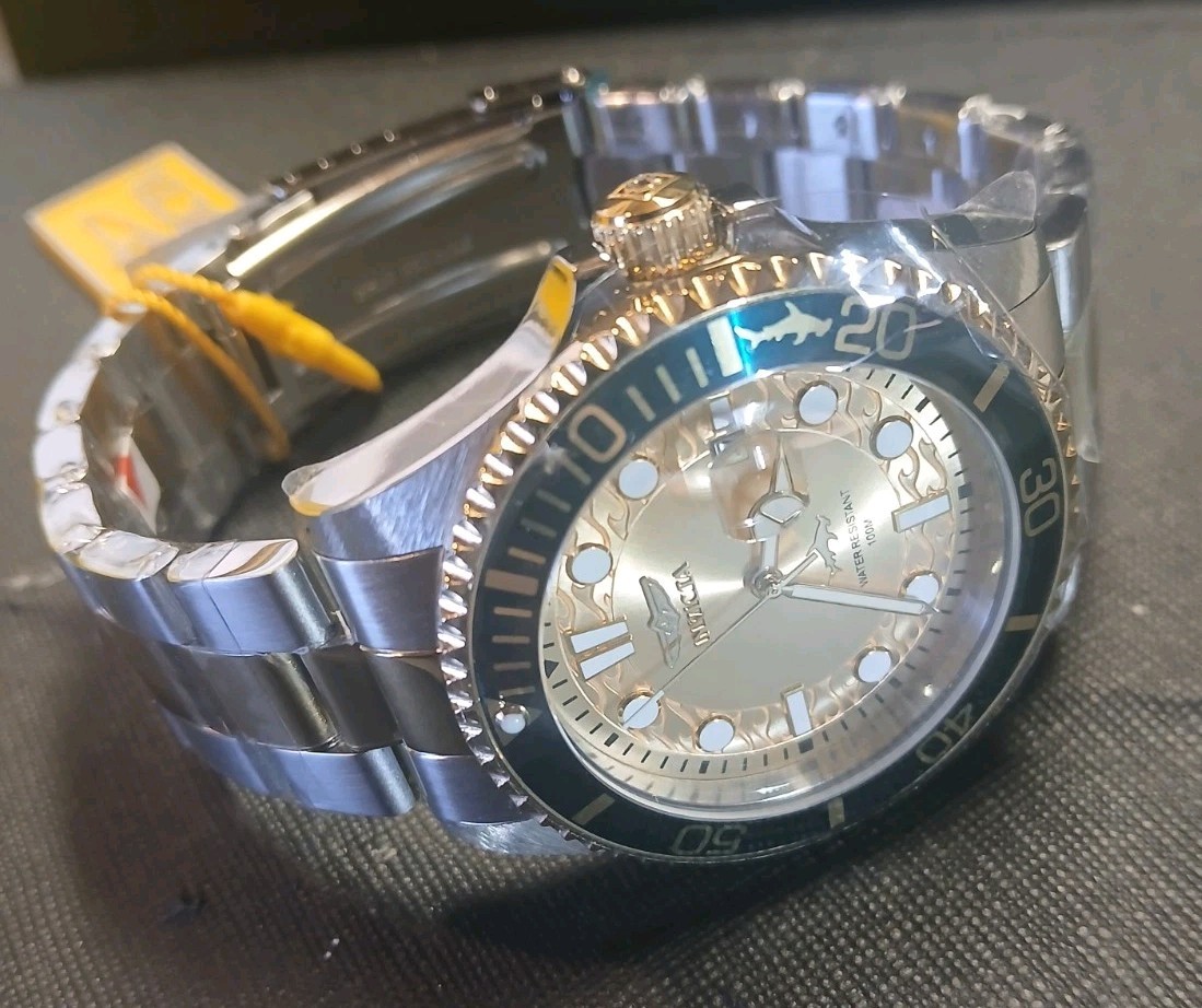 Men’s Watch. Brand New Invicta Pro Diver Current wave. 2-Tone Band. 43mm. #30022