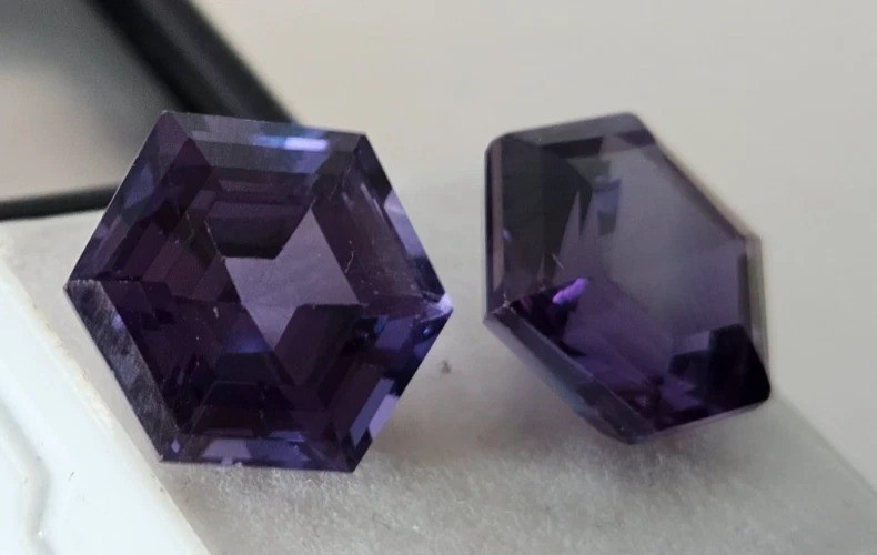 Alexandrite Hexagon Cut 21-22 Ct Colour Changing Natural Pair Gemstone FR-168