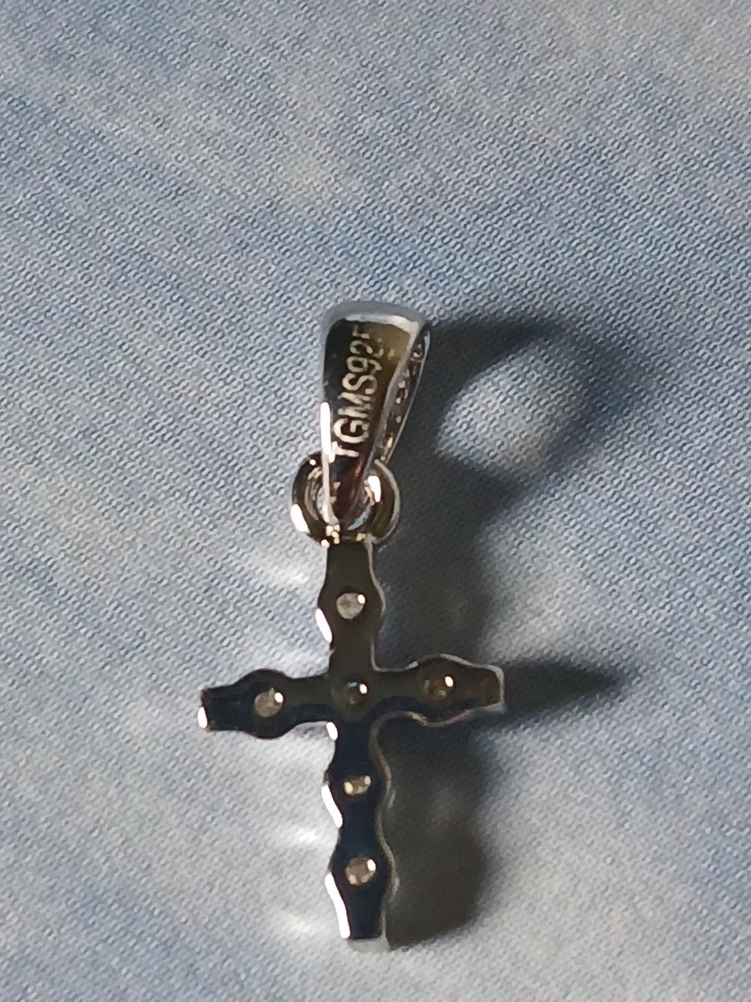 10k White Gold 1mm 18″ Singapore Link Chain & Moissanite .925 SS Cross