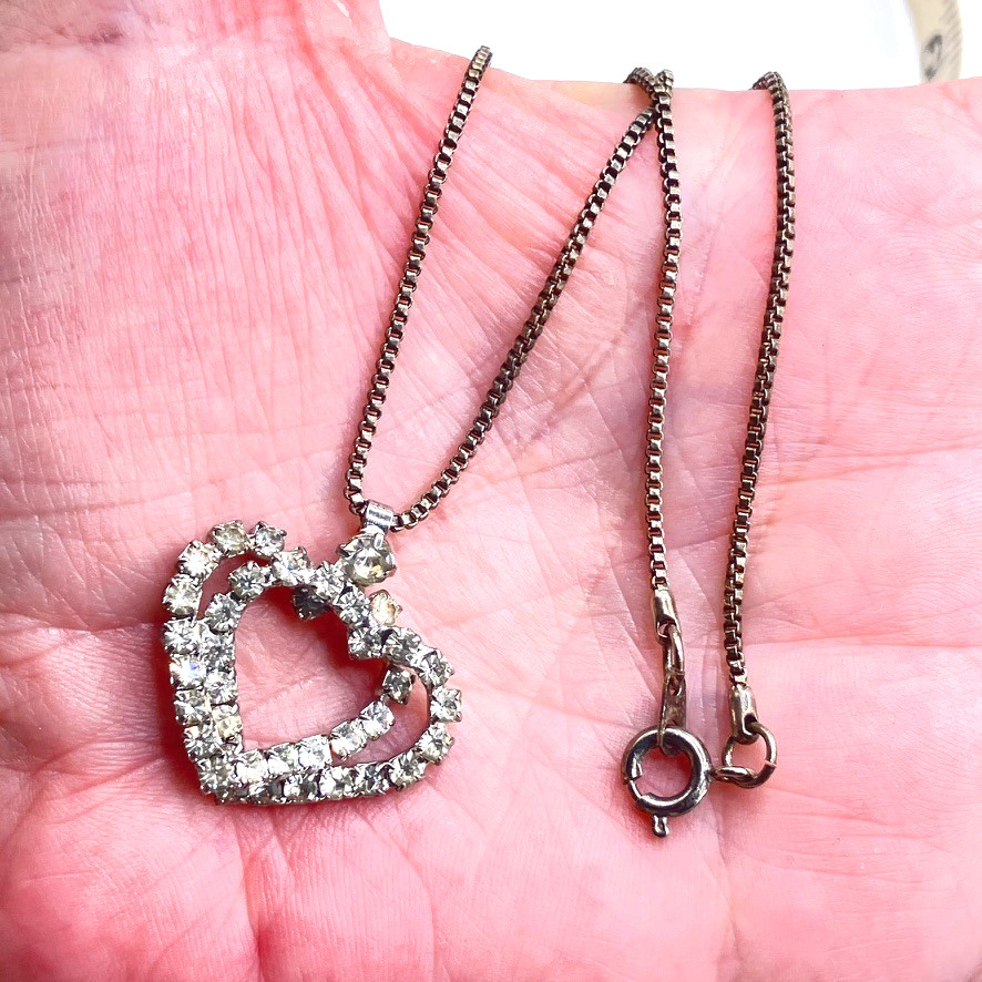 Double heart pendant necklace silver tone metal 38cm vtg sparkly rhinestones