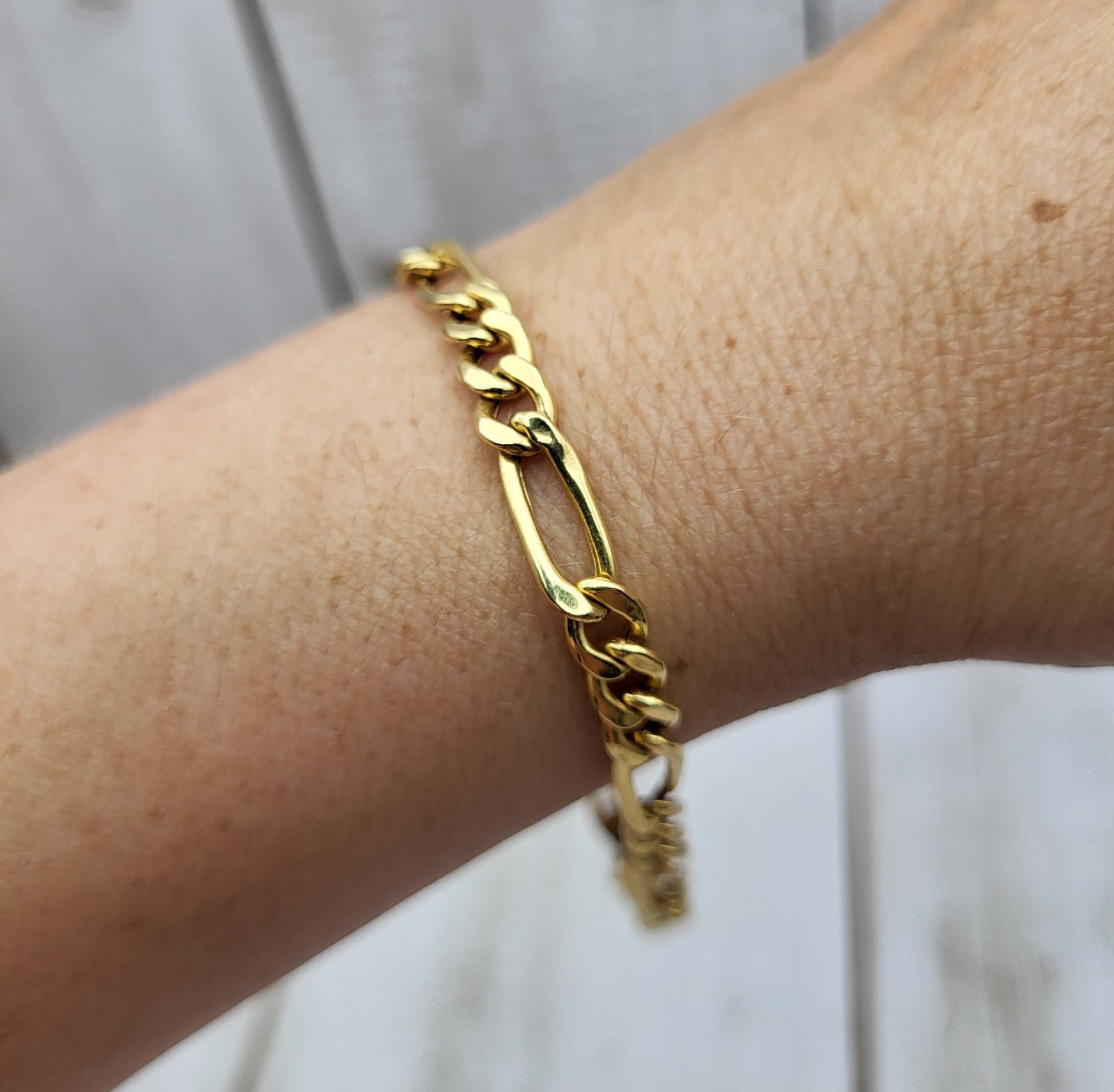 Mans 10K Yellow Gold Italy 9″ Long Figaro Bracelet or Ladies Anklet