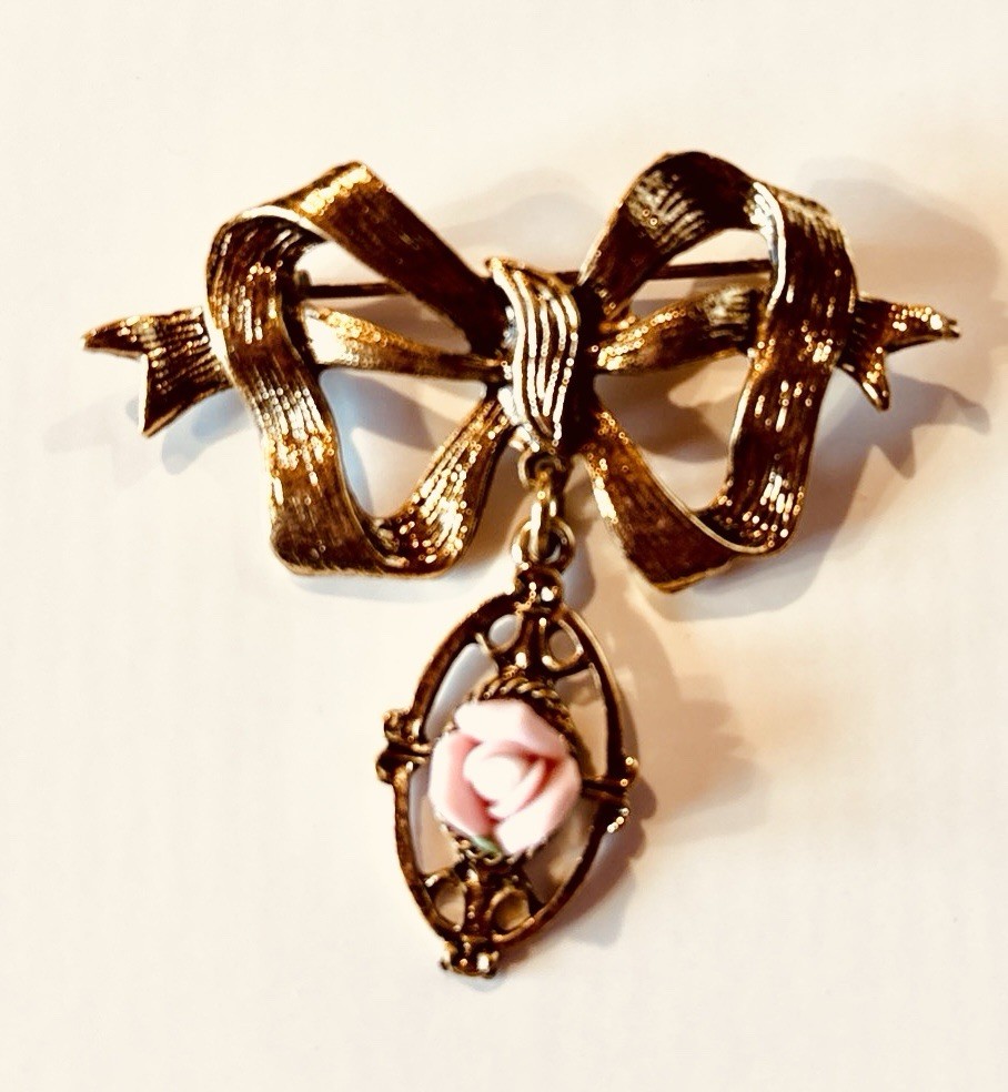 Vintage Pin/Brooch Gold Tone Bow and Ceramic Rose- All Occasion Jewelry