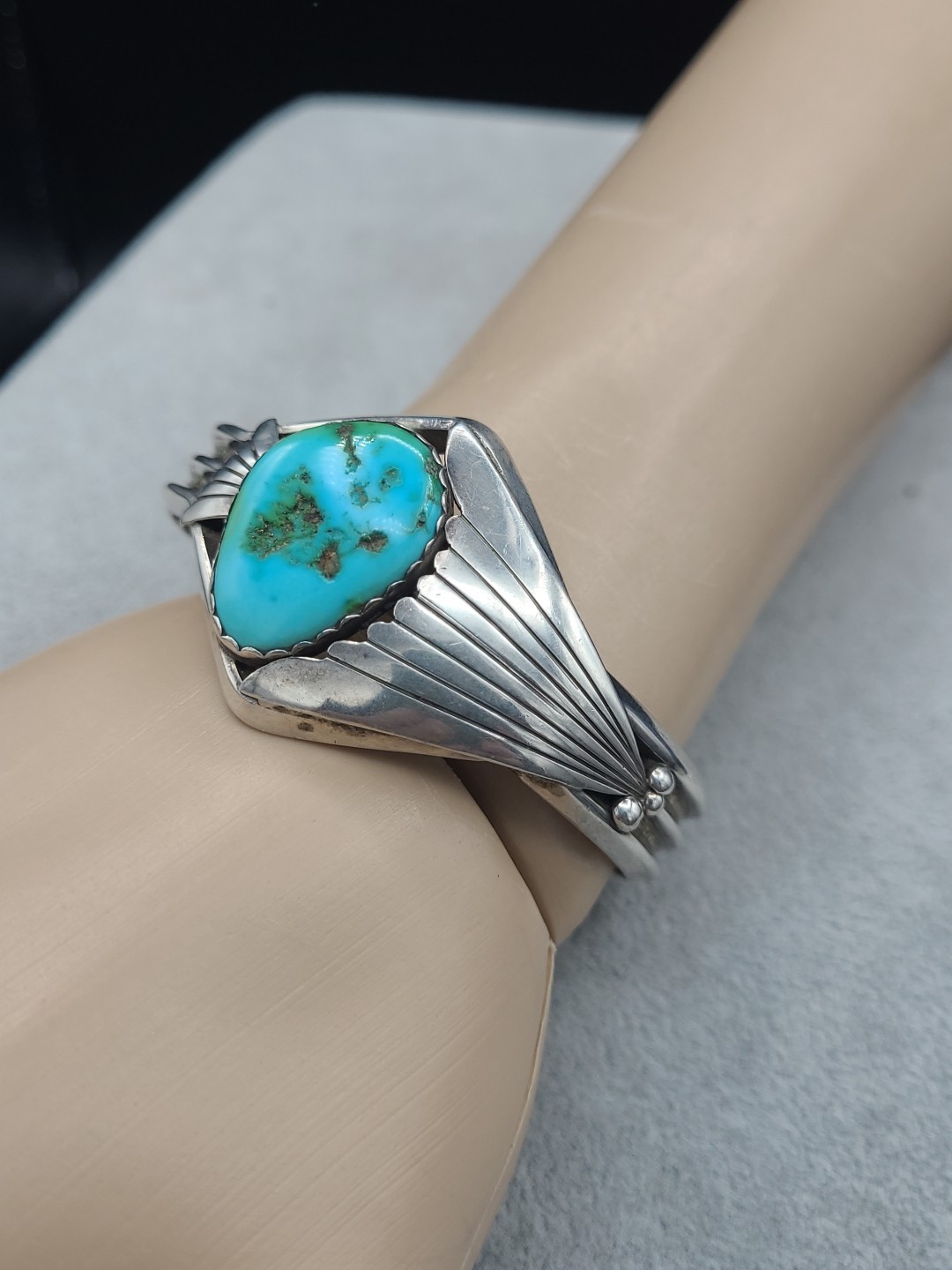 UNSIGNED Sterling Cuff Bracelet Turquoise SOUTHWESTERN Artisan Design 42.5g