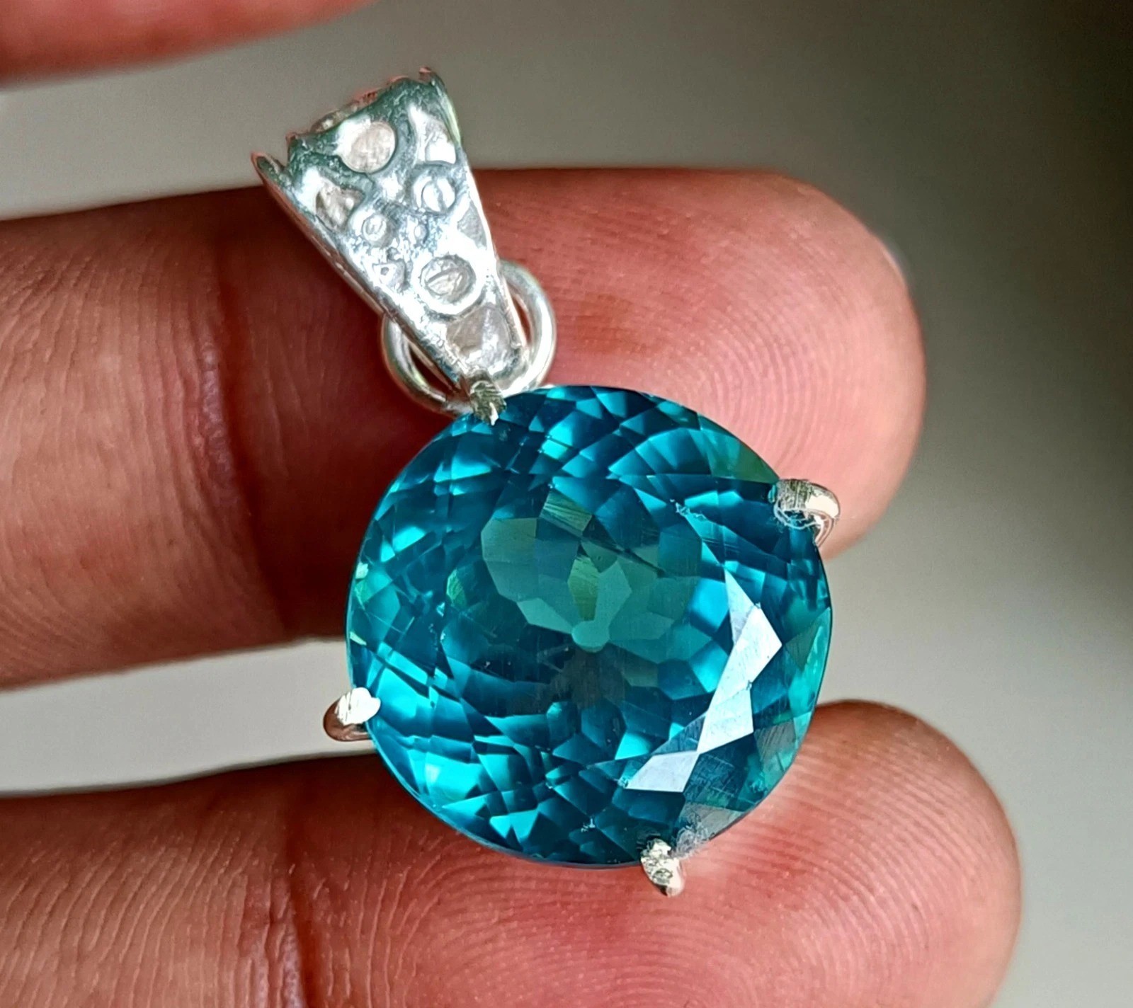 Natural Certified Paraiba Tourmaline 28.75 Ct Loose Gemstone Pendant 925 Silver