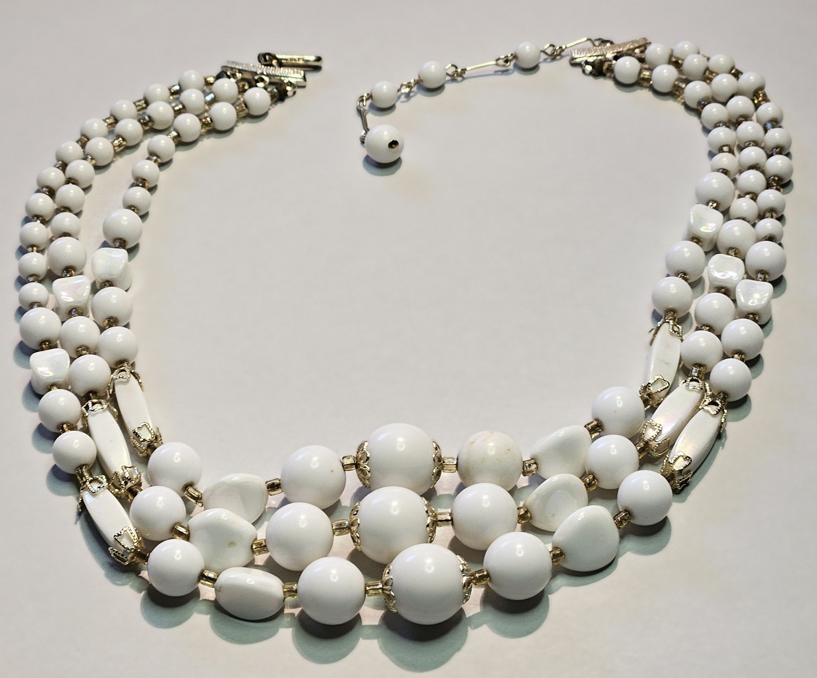 BEAUTIFUL WHITE GRADUATED BEAD 3 STRAND 17 1/2″ w/ STAMPED HOOK CLASP NECKLACE