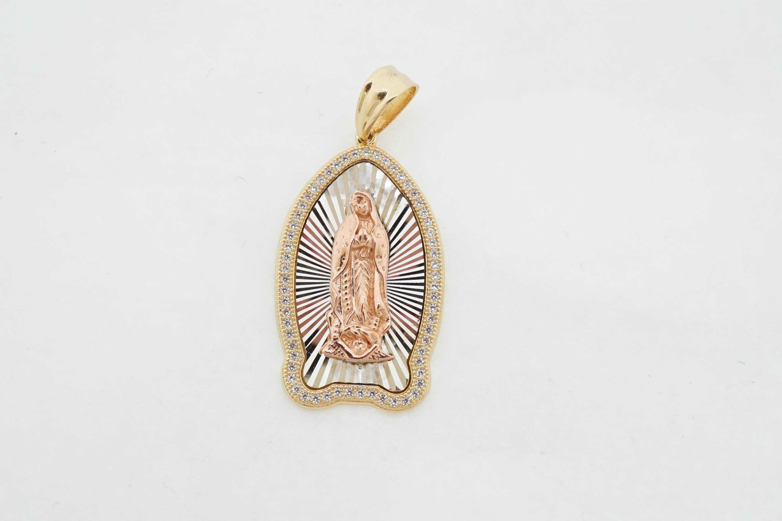 14k Multi-Tone Gold Men’s Pendant Charm Estate Sale White 1.49 4.10g