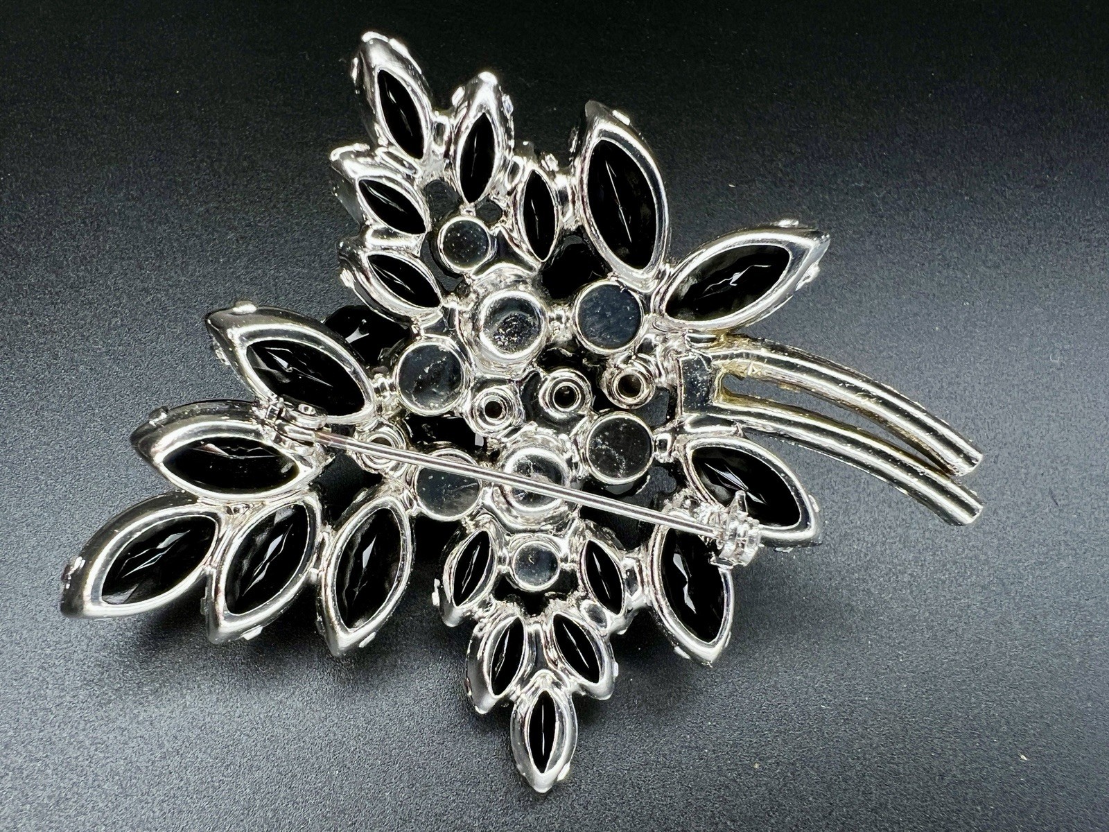 Ref No. 3975 Vintage Juliana DeLizza & Elster Jet Black Rhinestone Leaf Cluster