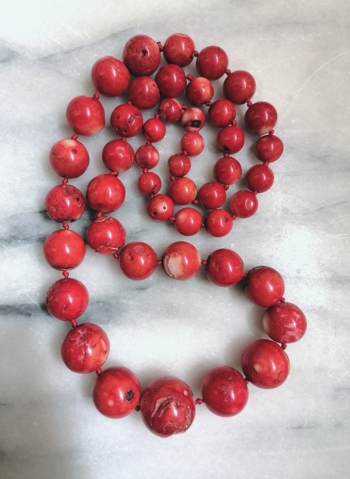 SPECTACULAR RED BAMBOO CORAL MAXI BALL CLIMBING NECKLACE, NEW.