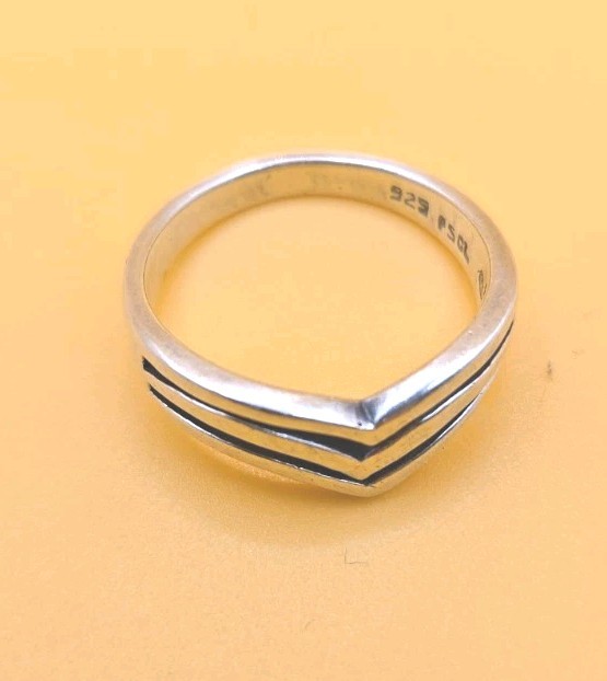925 PSCL Peter Stone Comp Ltd Chevron Pattern Ring Size 7
