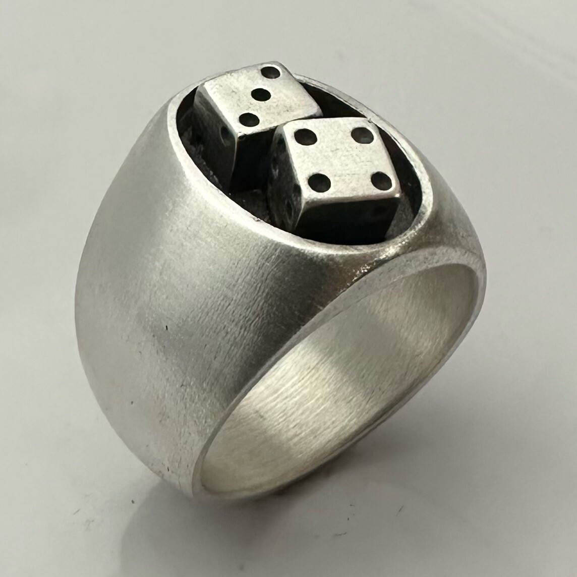 MJG STERLING SILVER LUCKY 7 TUMBLIN DICE OVAL TOP RING. 26 GRAMS. LAS VEGAS
