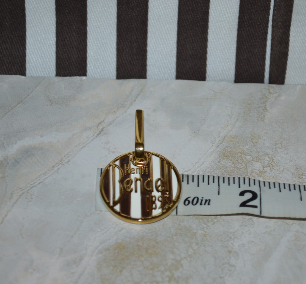 Henri Bendel Icon Charm