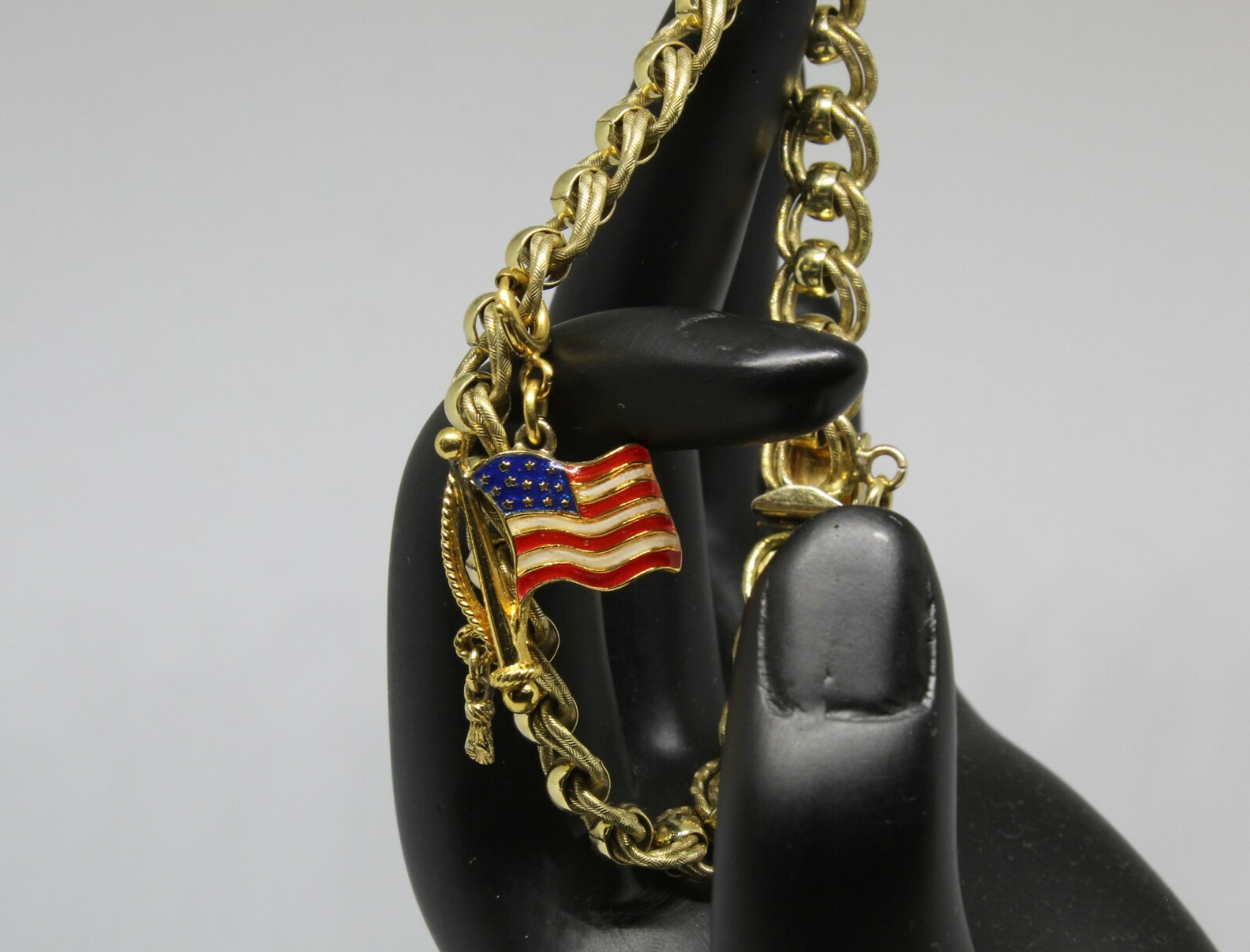 Beautiful Bracelet 12 Karat Gold Filled 7 Inches Long 9 Millimeter Wide