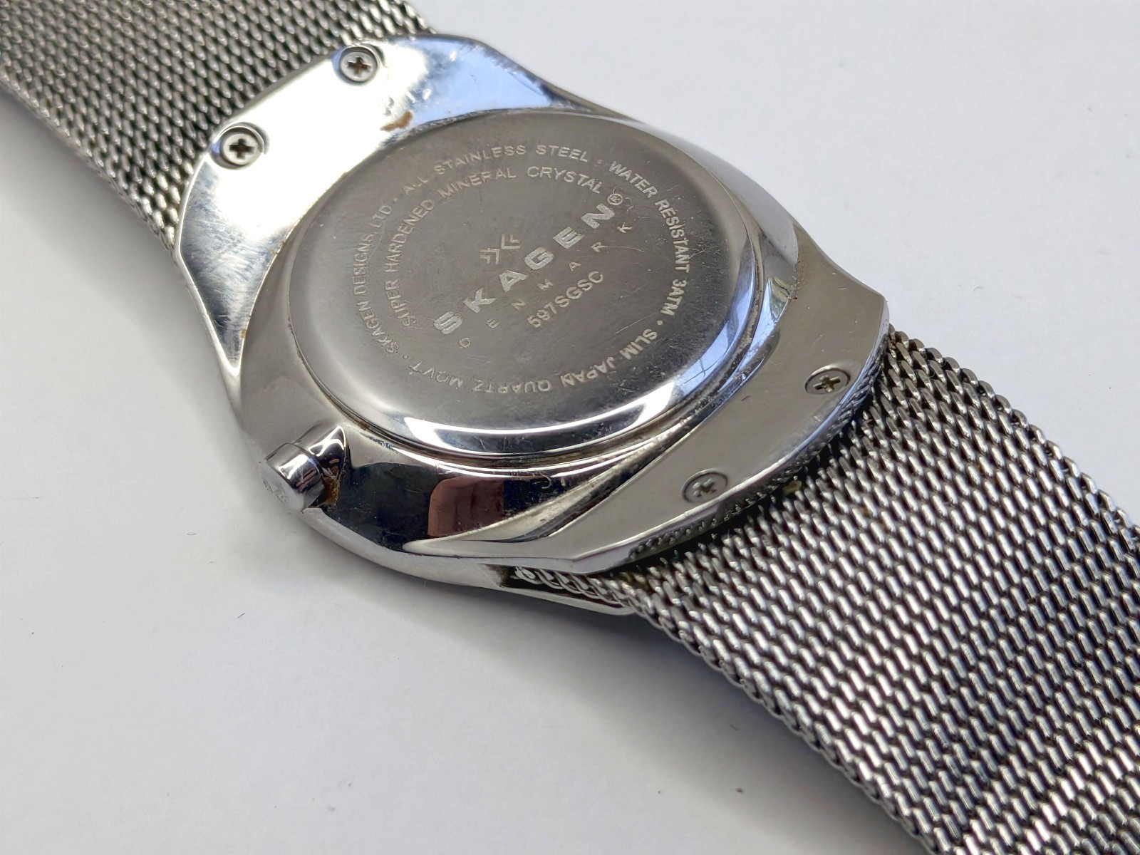 EUC Skagen Denmark 597SGC Milanese Mesh Bracelet Unisex Ultra Slim UNisex Watch