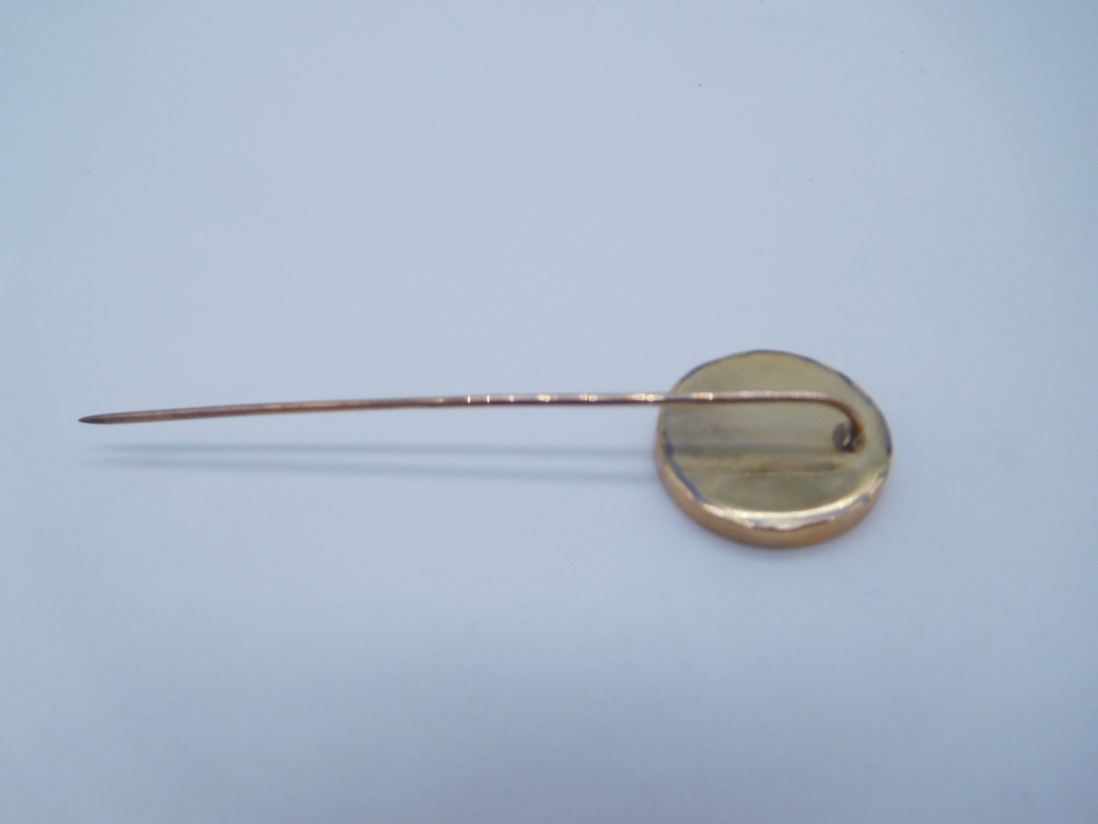 LOVELY VICTORIAN 10K GOLD PIETRA DURA BUTTERFLY BUG HAT STICK PIN