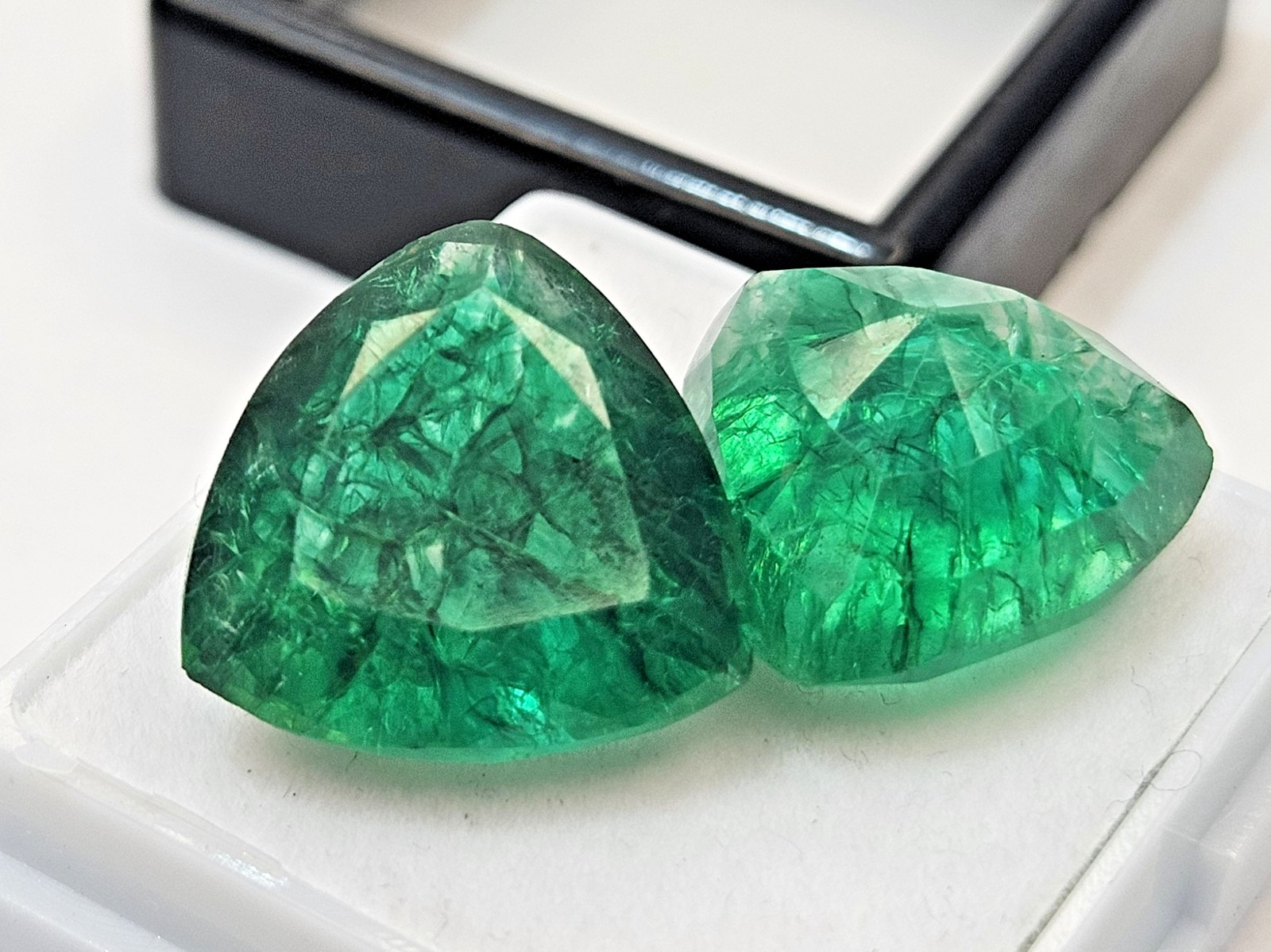 Colombian Green Pair Emerald 18+ Ct Trillion Cut For Earring Making Gemstone