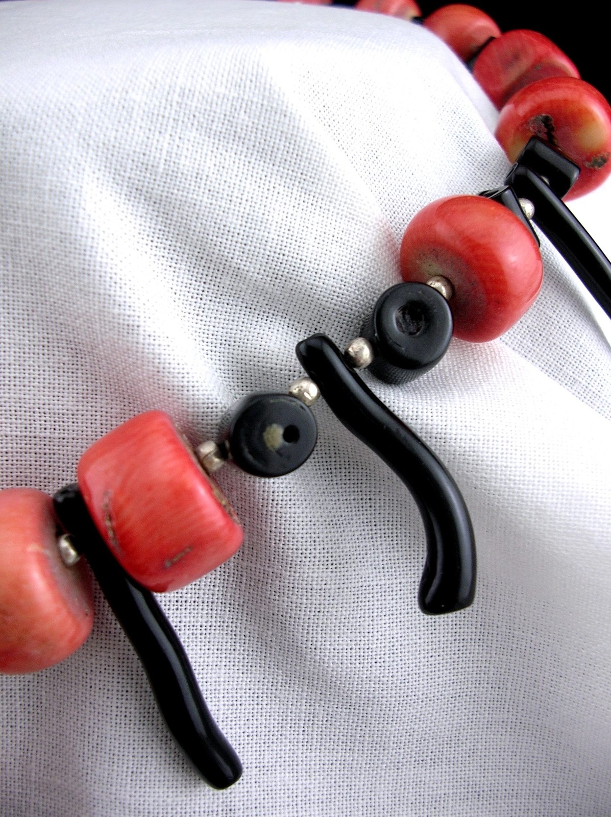VINTAGE RED AND BLACK CORAL SILVER NECKLACE AND EARRINGS