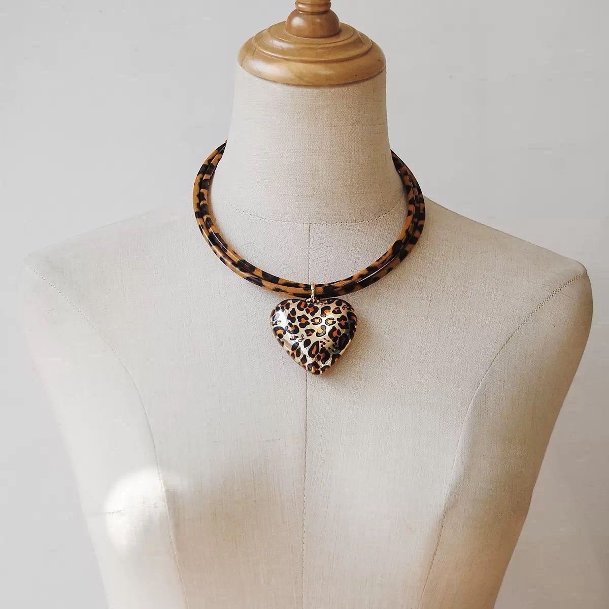 Literary retro flower love metal old necklace