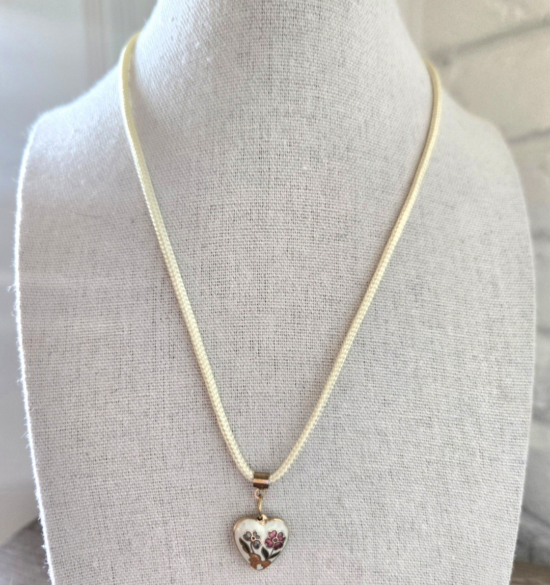Vtg Cloisonné Painted Enamel Floral Heart Necklace, Cord, 17″, Cottage