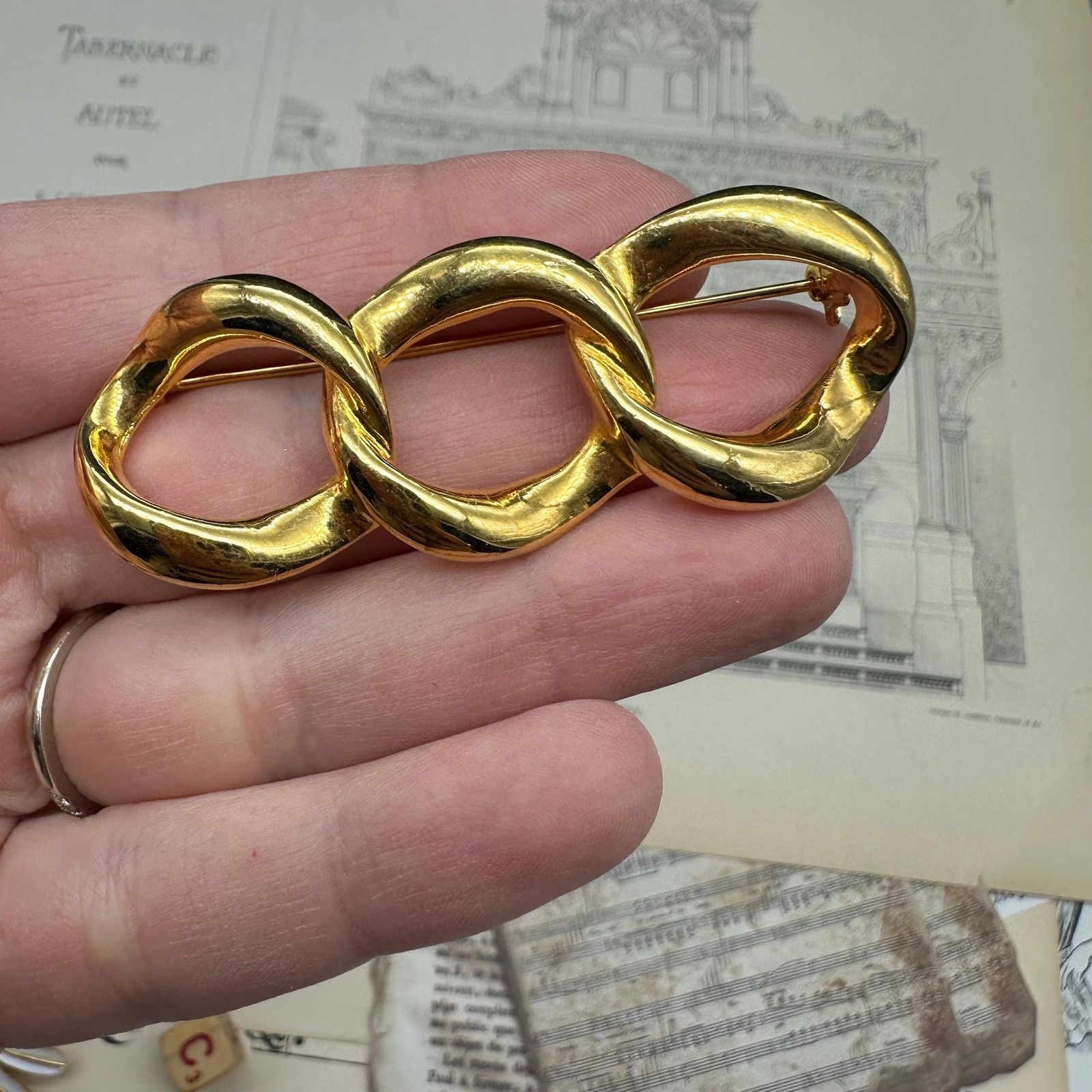 Vintage Three Gold Rings Brooch Pin Gold Tone Triple Circle Ring Pin