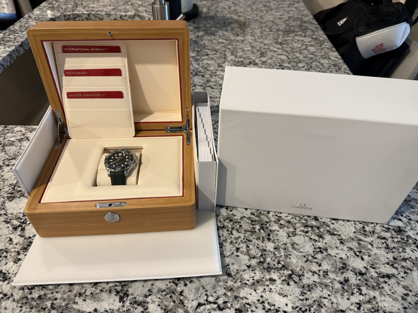 OMEGA Seamaster Diver 300M 210.30.42.20.10.001