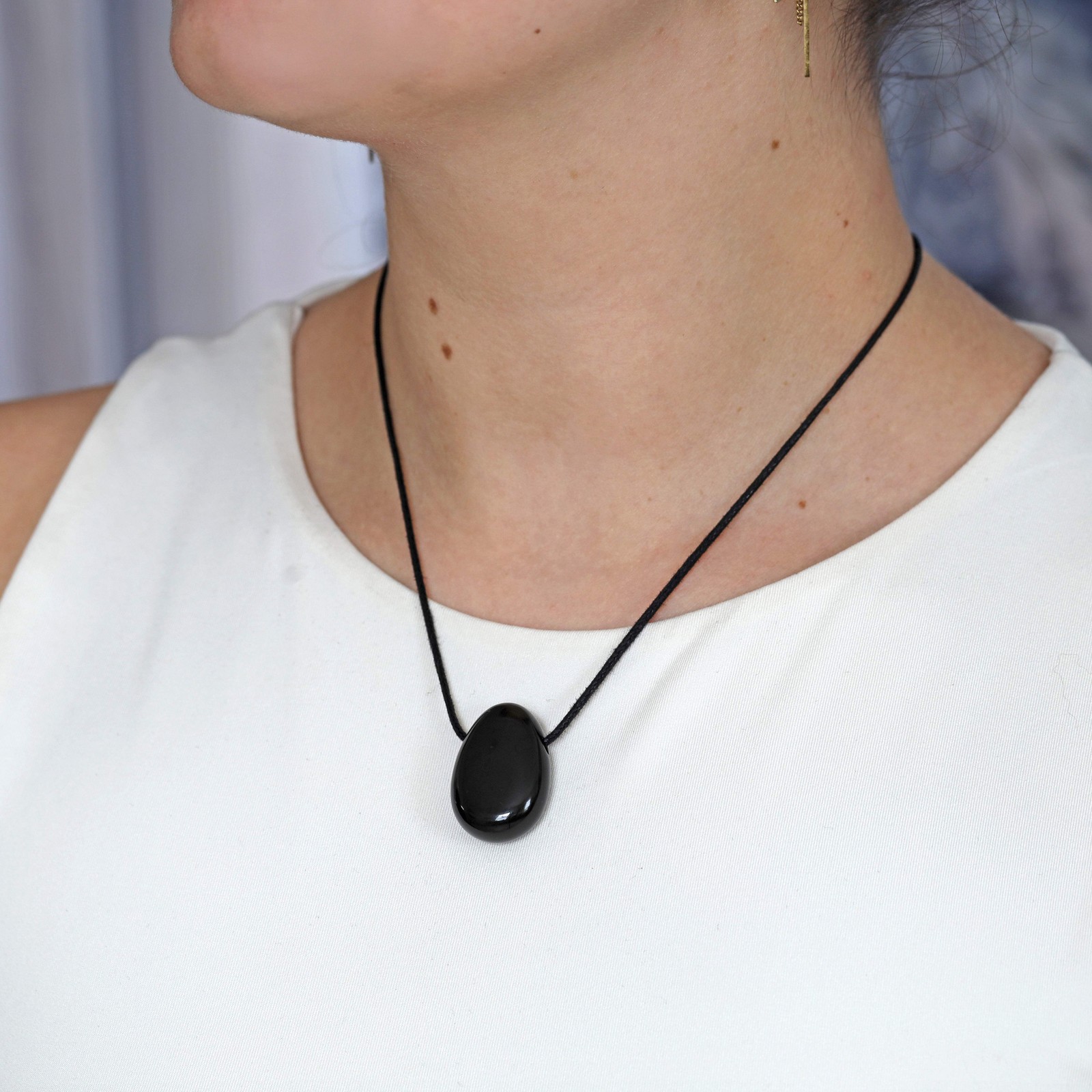 Onyx schwarz Anhänger MIT Lederband Lochstein Tropfen Trommelstein Edelstein