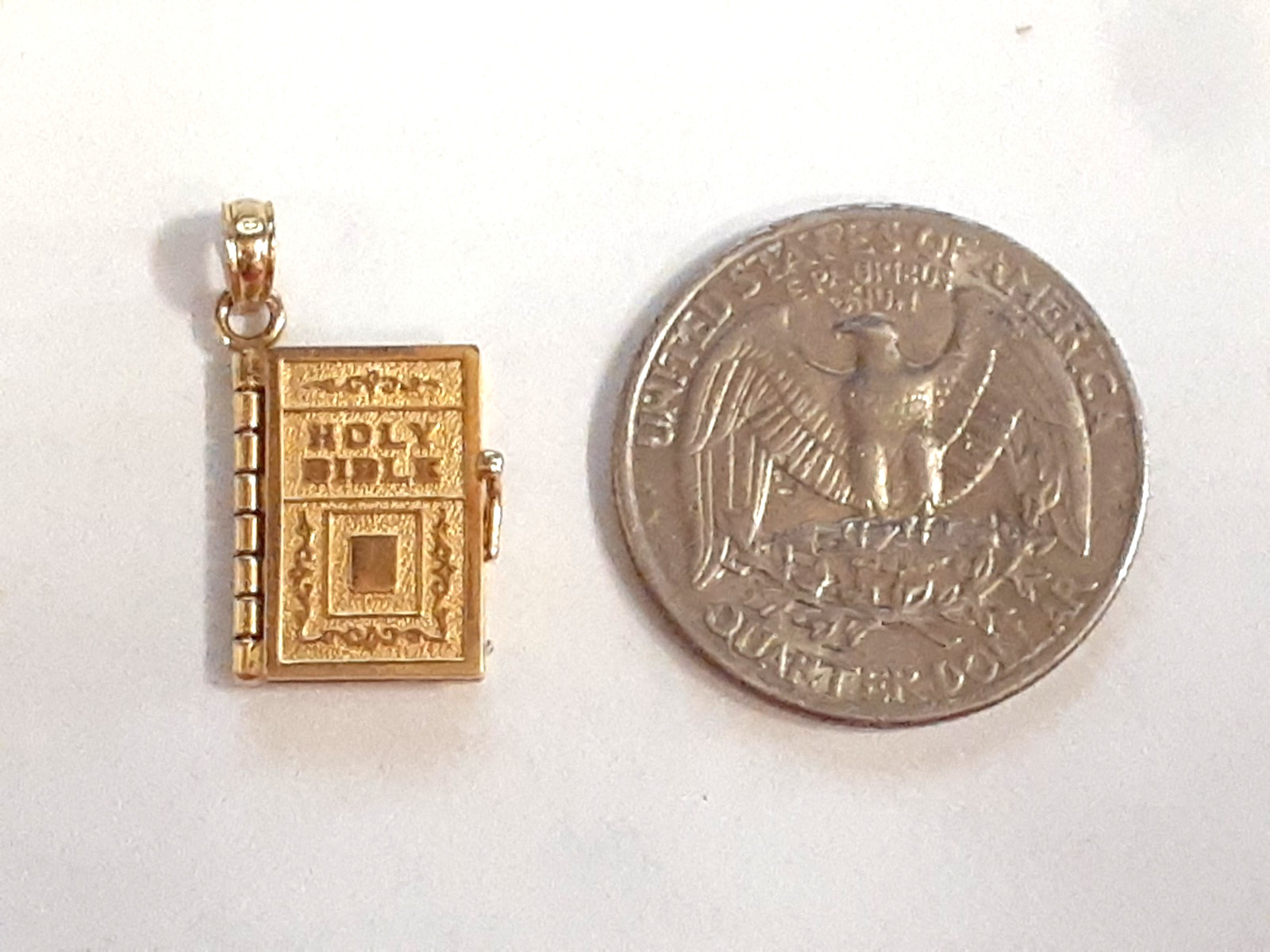 (RI4) 14k Yellow Gold Holy Bible Pendant / Charm (3.2 Grams) Size 3/4″
