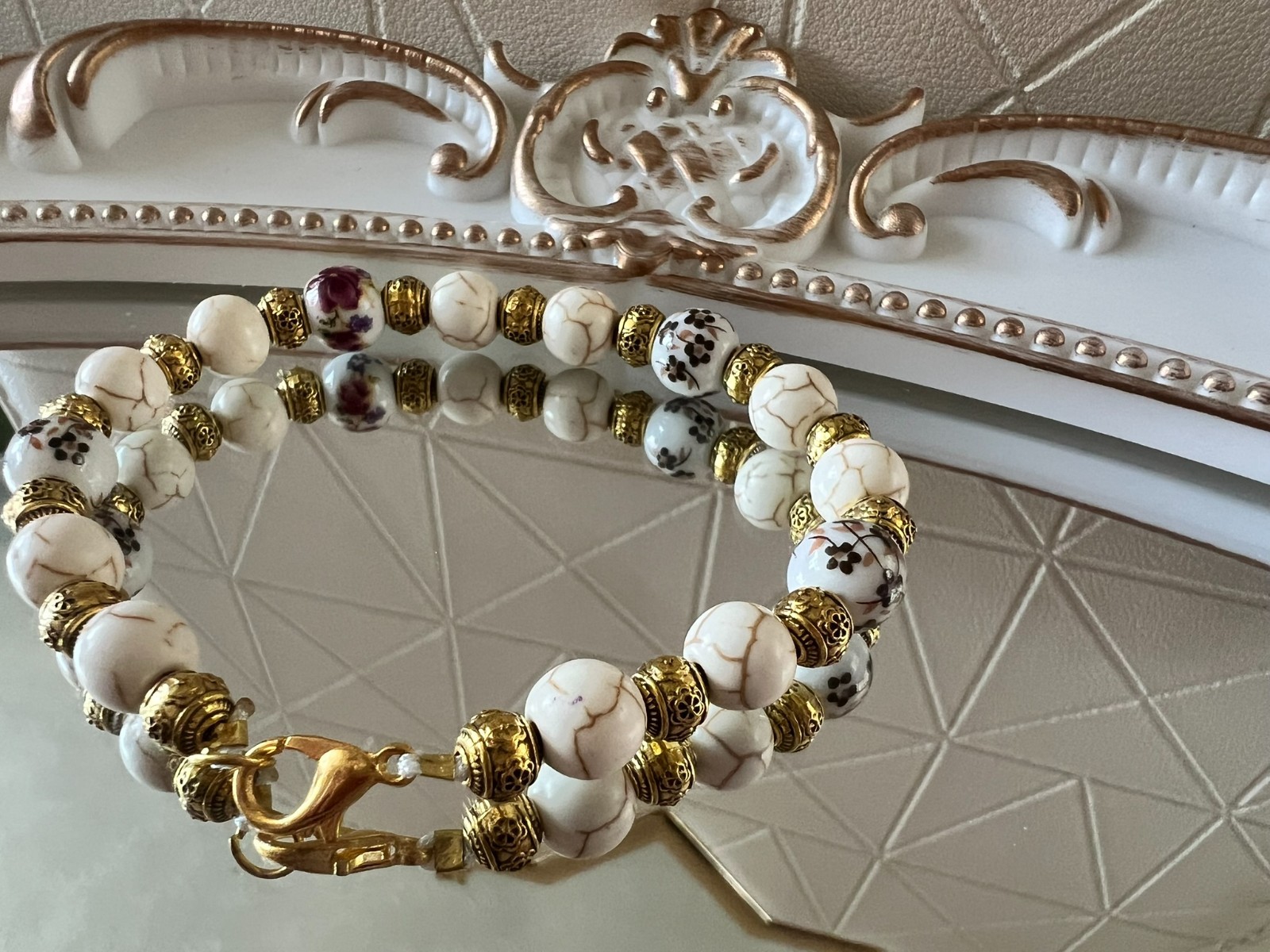 handmade women beige flower stone bracelet non elastic with zip