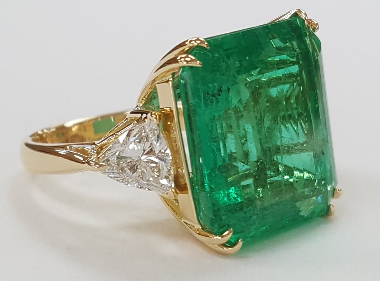 Colombian Minor Green Emerald Trillion Diamond 18k Gold Ring 14.85 ct Rtl $200K