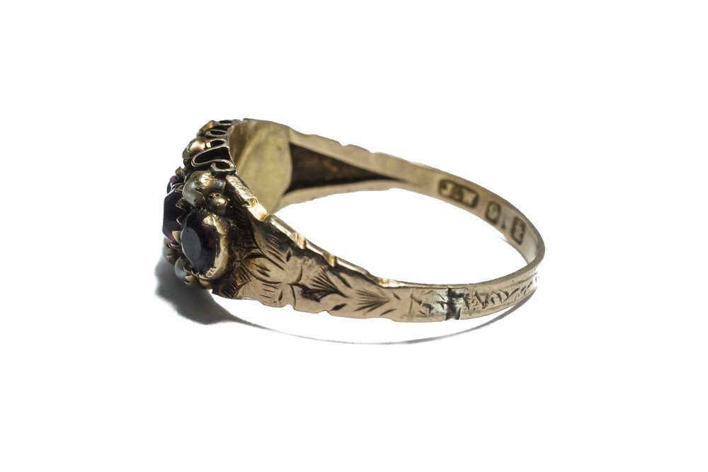 ANTIQUE VICTORIAN ENGLISH 9K GOLD ALMANDINE GARNET & SEED PEARL RING