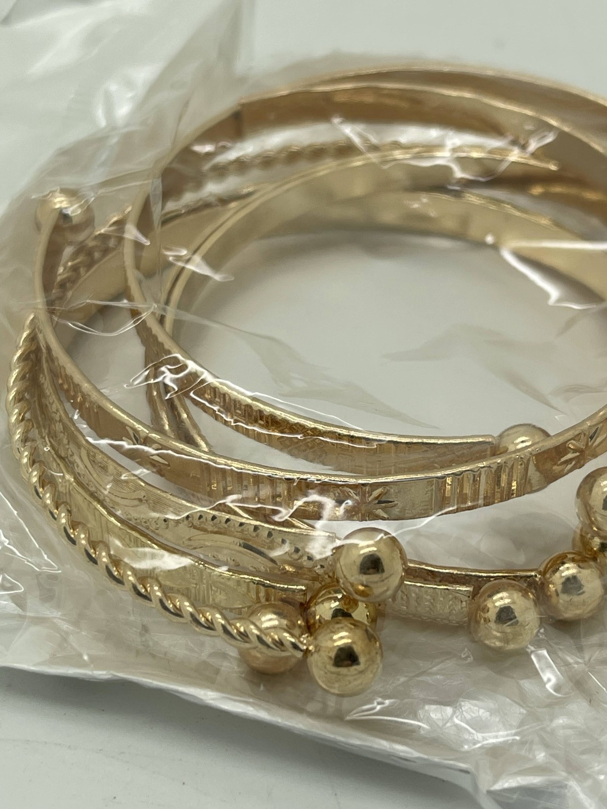 Set of 5 Bracelets: Roccolta Plastica – Sacchetto Gold Looking Unopened Pack NEW