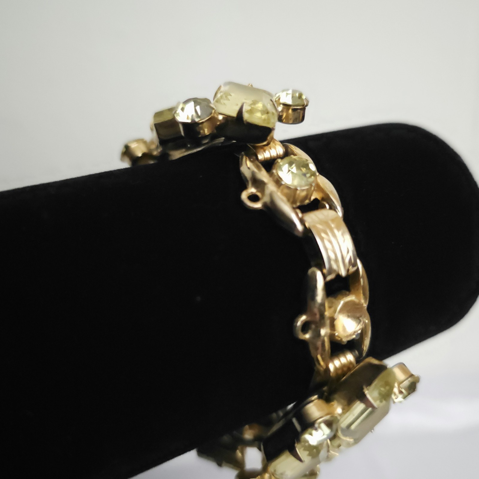 Vtg JULIANA D&E Yellow Jonquil Frosted Kite Rhinestone Set Link Bracelet Brooch